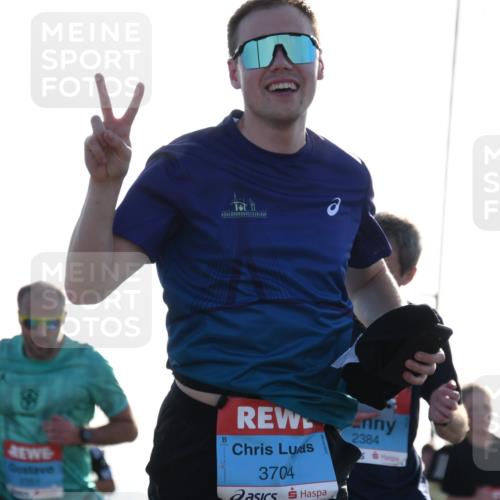 03.10.2026 - Köhlbrandbrückenlauf LenaG. http://msf.ph/oto/10657968 03.10.2026 09:25:58 Position 1 3704, 2384 meine-sportfotos.de