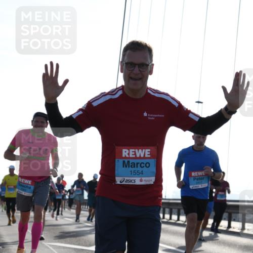 03.10.2026 - Köhlbrandbrückenlauf LenaG. http://msf.ph/oto/10658054 03.10.2026 09:26:33 Position 1 1554, 2417, 2363 meine-sportfotos.de