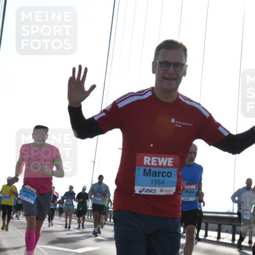 03.10.2026 - Köhlbrandbrückenlauf LenaG. http://msf.ph/oto/10658064 03.10.2026 09:26:34 Position 1 1554, 2417, 2363 meine-sportfotos.de