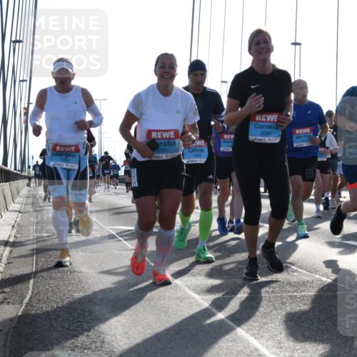 03.10.2026 - Köhlbrandbrückenlauf LenaG. http://msf.ph/oto/10658104 03.10.2026 09:26:51 Position 1 1968, 2291, 1441, 3818, 1969, 2281 meine-sportfotos.de
