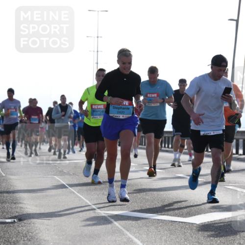 03.10.2026 - Köhlbrandbrückenlauf LenaG. http://msf.ph/oto/10658143 03.10.2026 09:27:07 Position 1 2420, 2703 meine-sportfotos.de