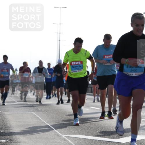 03.10.2026 - Köhlbrandbrückenlauf LenaG. http://msf.ph/oto/10658151 03.10.2026 09:27:08 Position 1 18, 2703, 2420, 26 meine-sportfotos.de