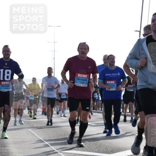 03.10.2026 - Köhlbrandbrückenlauf LenaG. http://msf.ph/oto/10658224 03.10.2026 09:27:21 Position 1 39, 18, 1551, 42, 195, 1326 meine-sportfotos.de