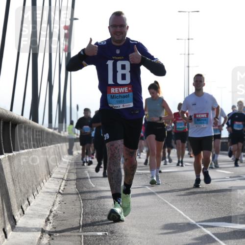 03.10.2026 - Köhlbrandbrückenlauf LenaG. http://msf.ph/oto/10658233 03.10.2026 09:27:22 Position 1 18, 1551, 1616, 42, 195, 1326 meine-sportfotos.de
