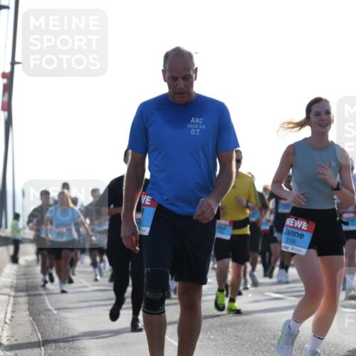 03.10.2026 - Köhlbrandbrückenlauf LenaG. http://msf.ph/oto/10658267 03.10.2026 09:27:28 Position 1 2015, 2, 0, 3100 meine-sportfotos.de