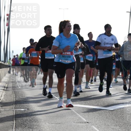 03.10.2026 - Köhlbrandbrückenlauf LenaG. http://msf.ph/oto/10658287 03.10.2026 09:27:37 Position 1 2392, 1482, 1303, 2742 meine-sportfotos.de