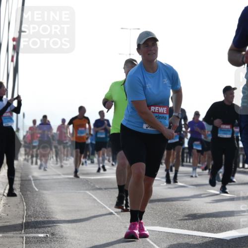 03.10.2026 - Köhlbrandbrückenlauf LenaG. http://msf.ph/oto/10658320 03.10.2026 09:27:45 Position 1 2566 meine-sportfotos.de