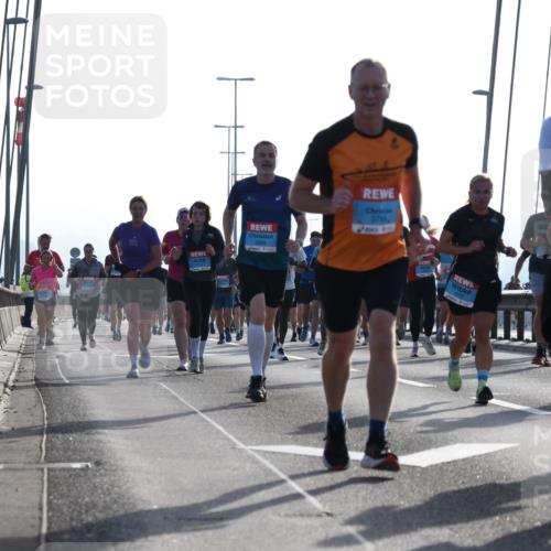 03.10.2026 - Köhlbrandbrückenlauf LenaG. http://msf.ph/oto/10658357 03.10.2026 09:27:55 Position 1 2659, 3759, 1630 meine-sportfotos.de