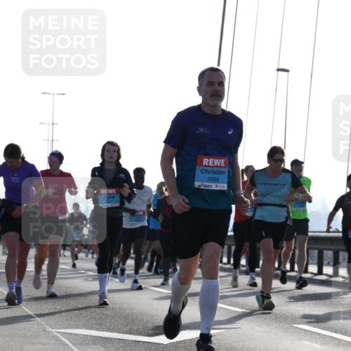 03.10.2026 - Köhlbrandbrückenlauf LenaG. http://msf.ph/oto/10658367 03.10.2026 09:27:59 Position 1 2659, 2717, 2587 meine-sportfotos.de