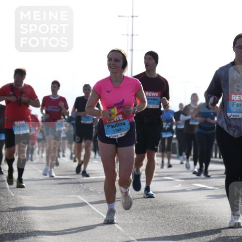 03.10.2026 - Köhlbrandbrückenlauf LenaG. http://msf.ph/oto/10658443 03.10.2026 09:28:07 Position 1 1398, 2614, 2353 meine-sportfotos.de