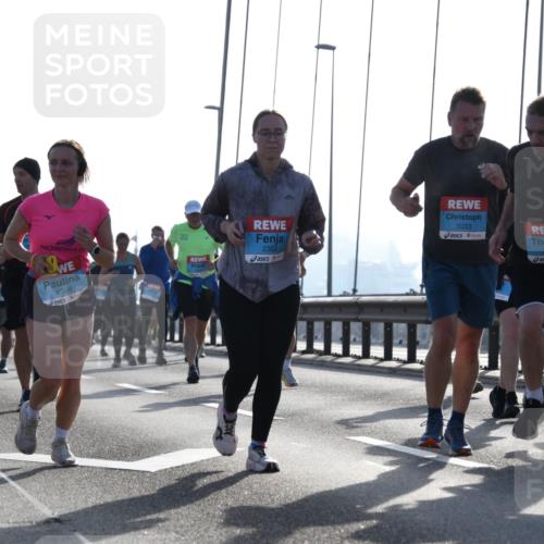 03.10.2026 - Köhlbrandbrückenlauf LenaG. http://msf.ph/oto/10658456 03.10.2026 09:28:08 Position 1 2353, 3033, 2624, 2651, 1398 meine-sportfotos.de