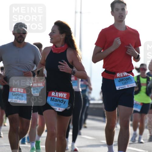 03.10.2026 - Köhlbrandbrückenlauf LenaG. http://msf.ph/oto/10658518 03.10.2026 09:28:30 Position 1 1380, 217, 1382, 1381, 2740 meine-sportfotos.de