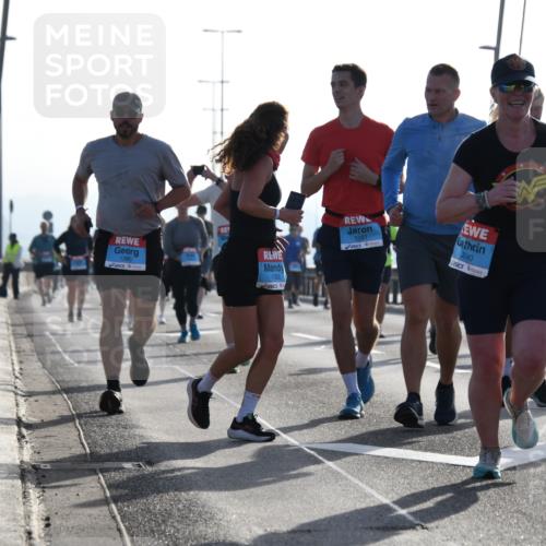 03.10.2026 - Köhlbrandbrückenlauf LenaG. http://msf.ph/oto/10658525 03.10.2026 09:28:33 Position 1 1380, 1382, 1381, 240, 2680 meine-sportfotos.de