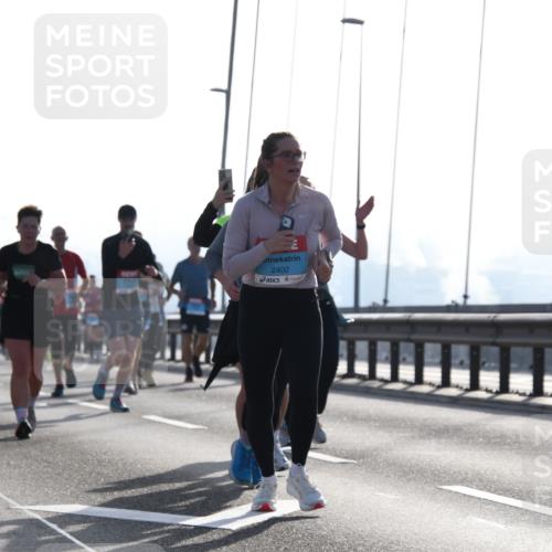 03.10.2026 - Köhlbrandbrückenlauf LenaG. http://msf.ph/oto/10658541 03.10.2026 09:28:40 Position 1 2402 meine-sportfotos.de