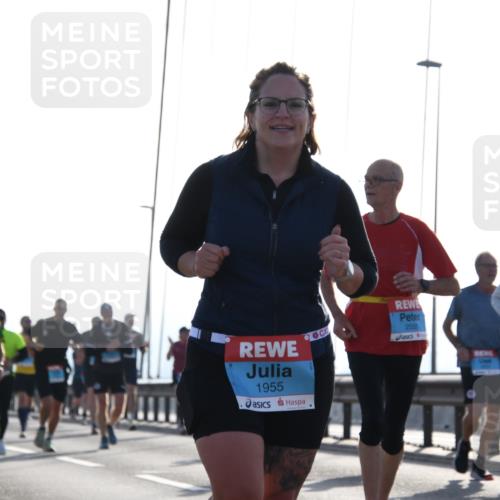 03.10.2026 - Köhlbrandbrückenlauf LenaG. http://msf.ph/oto/10658556 03.10.2026 09:28:49 Position 1 1955, 2555 meine-sportfotos.de