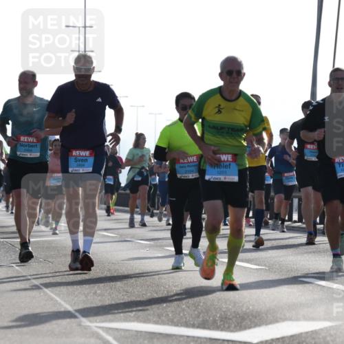 03.10.2026 - Köhlbrandbrückenlauf LenaG. http://msf.ph/oto/10658566 03.10.2026 09:28:51 Position 1 2464, 2404, 2104, 1201, 1069, 2704 meine-sportfotos.de