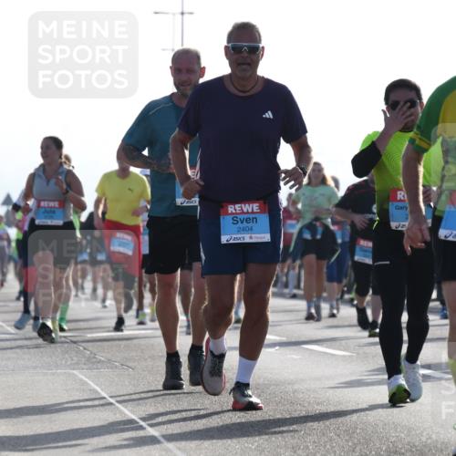 03.10.2026 - Köhlbrandbrückenlauf LenaG. http://msf.ph/oto/10658574 03.10.2026 09:28:53 Position 1 2, 2404, 1201 meine-sportfotos.de