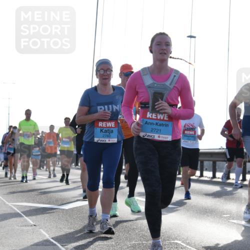 03.10.2026 - Köhlbrandbrückenlauf LenaG. http://msf.ph/oto/10658629 03.10.2026 09:29:11 Position 1 2720, 2760, 2721 meine-sportfotos.de