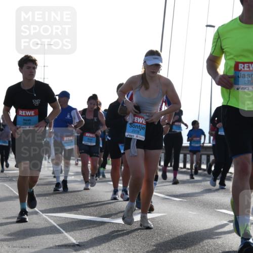 03.10.2026 - Köhlbrandbrückenlauf LenaG. http://msf.ph/oto/10658655 03.10.2026 09:29:17 Position 1 3816, 2378, 275 meine-sportfotos.de