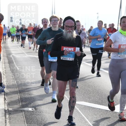 03.10.2026 - Köhlbrandbrückenlauf LenaG. http://msf.ph/oto/10658671 03.10.2026 09:29:25 Position 1 1729, 2549, 1271 meine-sportfotos.de