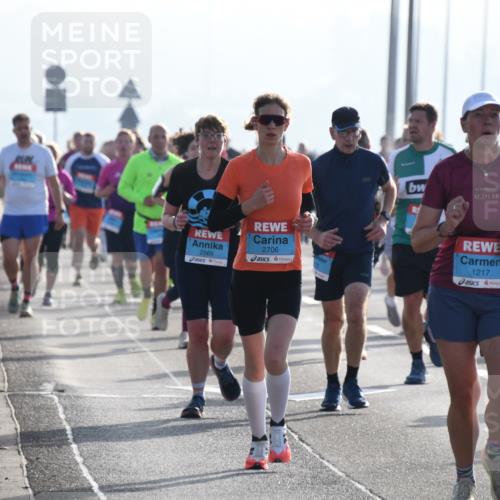 03.10.2026 - Köhlbrandbrückenlauf LenaG. http://msf.ph/oto/10658691 03.10.2026 09:29:34 Position 1 42, 195, 2706, 2565, 1217 meine-sportfotos.de