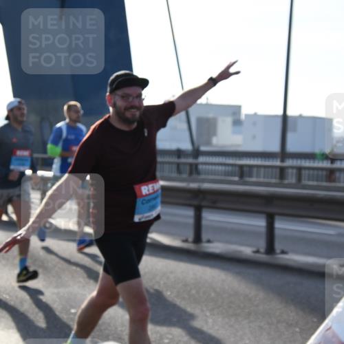 03.10.2026 - Köhlbrandbrückenlauf LenaG. http://msf.ph/oto/10658709 03.10.2026 09:29:52 Position 1  meine-sportfotos.de