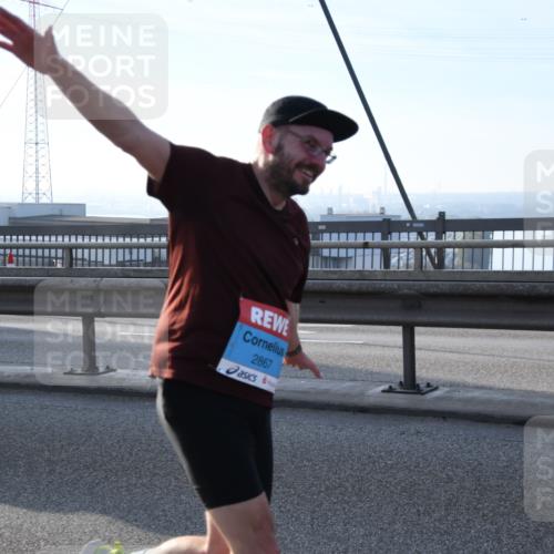 03.10.2026 - Köhlbrandbrückenlauf LenaG. http://msf.ph/oto/10658713 03.10.2026 09:29:52 Position 1 2867 meine-sportfotos.de