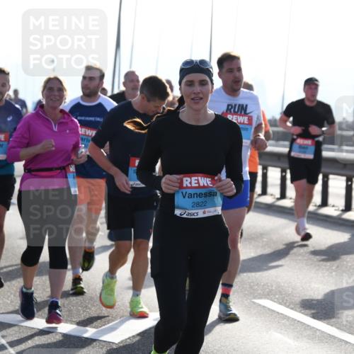 03.10.2026 - Köhlbrandbrückenlauf LenaG. http://msf.ph/oto/10658718 03.10.2026 09:29:57 Position 1 1156, 2851, 2822 meine-sportfotos.de