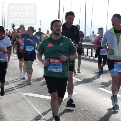 03.10.2026 - Köhlbrandbrückenlauf LenaG. http://msf.ph/oto/10658775 03.10.2026 09:30:42 Position 1 1624, 1678, 2636, 3764, 108 meine-sportfotos.de