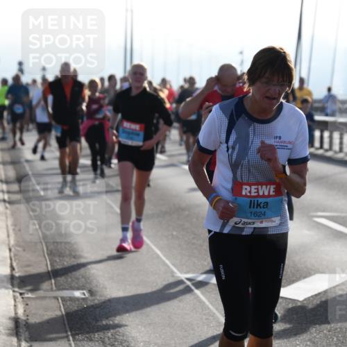 03.10.2026 - Köhlbrandbrückenlauf LenaG. http://msf.ph/oto/10658780 03.10.2026 09:30:45 Position 1 1624 meine-sportfotos.de