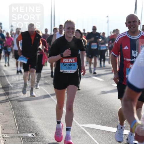 03.10.2026 - Köhlbrandbrückenlauf LenaG. http://msf.ph/oto/10658783 03.10.2026 09:30:46 Position 1 3292, 162 meine-sportfotos.de