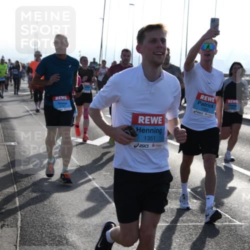 03.10.2026 - Köhlbrandbrückenlauf LenaG. http://msf.ph/oto/10658810 03.10.2026 09:31:00 Position 1 3767, 1351, 1352 meine-sportfotos.de