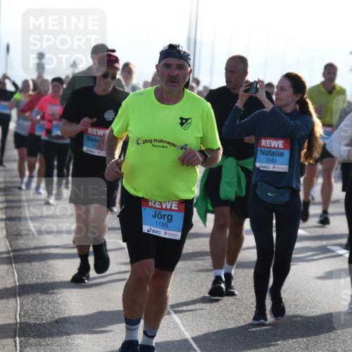 03.10.2026 - Köhlbrandbrückenlauf LenaG. http://msf.ph/oto/10658823 03.10.2026 09:31:09 Position 1 2643, 1195, 2710 meine-sportfotos.de