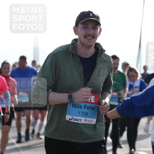 03.10.2026 - Köhlbrandbrückenlauf LenaG. http://msf.ph/oto/10658843 03.10.2026 09:31:17 Position 1 1728, 1345 meine-sportfotos.de