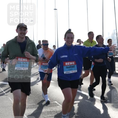 03.10.2026 - Köhlbrandbrückenlauf LenaG. http://msf.ph/oto/10658846 03.10.2026 09:31:18 Position 1 1728, 2064, 1345 meine-sportfotos.de