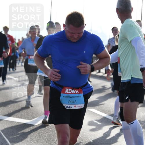 03.10.2026 - Köhlbrandbrückenlauf LenaG. http://msf.ph/oto/10658858 03.10.2026 09:31:25 Position 1 2943 meine-sportfotos.de