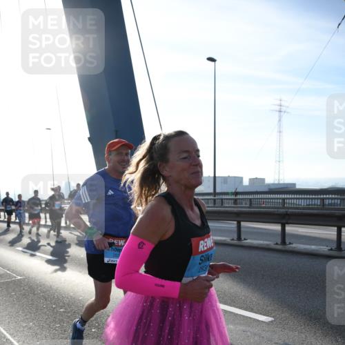 03.10.2026 - Köhlbrandbrückenlauf LenaG. http://msf.ph/oto/10658885 03.10.2026 09:31:47 Position 1 283, 293 meine-sportfotos.de