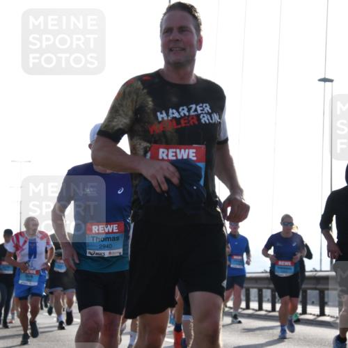 03.10.2026 - Köhlbrandbrückenlauf LenaG. http://msf.ph/oto/10658899 03.10.2026 09:31:59 Position 1 2940 meine-sportfotos.de