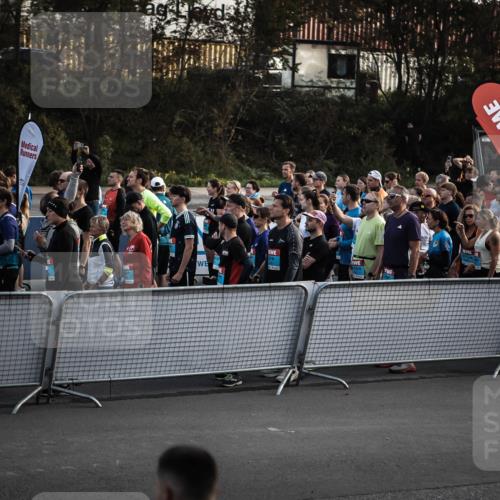 03.10.2026 - Köhlbrandbrückenlauf H.Heesch http://msf.ph/oto/10658908 03.10.2026 09:01:01 Ziel  meine-sportfotos.de
