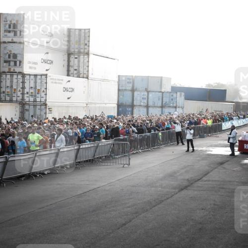 03.10.2026 - Köhlbrandbrückenlauf H.Heesch http://msf.ph/oto/10658911 03.10.2026 09:01:08 Ziel  meine-sportfotos.de