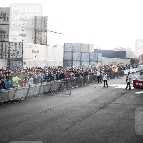 03.10.2026 - Köhlbrandbrückenlauf H.Heesch http://msf.ph/oto/10658912 03.10.2026 09:01:08 Ziel  meine-sportfotos.de