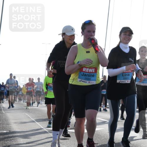 03.10.2026 - Köhlbrandbrückenlauf LenaG. http://msf.ph/oto/10658914 03.10.2026 09:32:08 Position 1 1619, 2589, 2883, 1474, 22 meine-sportfotos.de