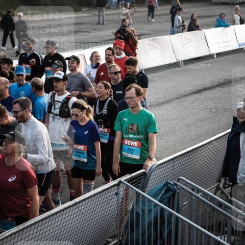 03.10.2026 - Köhlbrandbrückenlauf H.Heesch http://msf.ph/oto/10658932 03.10.2026 09:02:37 Ziel  meine-sportfotos.de