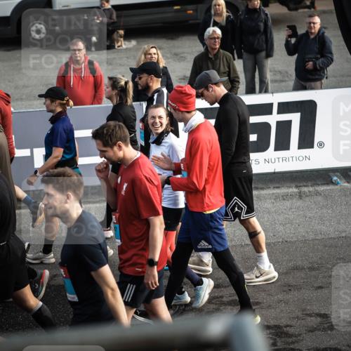 03.10.2026 - Köhlbrandbrückenlauf H.Heesch http://msf.ph/oto/10658939 03.10.2026 09:03:01 Ziel  meine-sportfotos.de