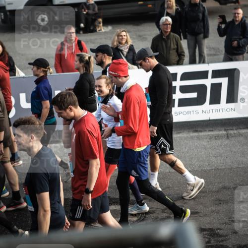 03.10.2026 - Köhlbrandbrückenlauf H.Heesch http://msf.ph/oto/10658941 03.10.2026 09:03:01 Ziel  meine-sportfotos.de