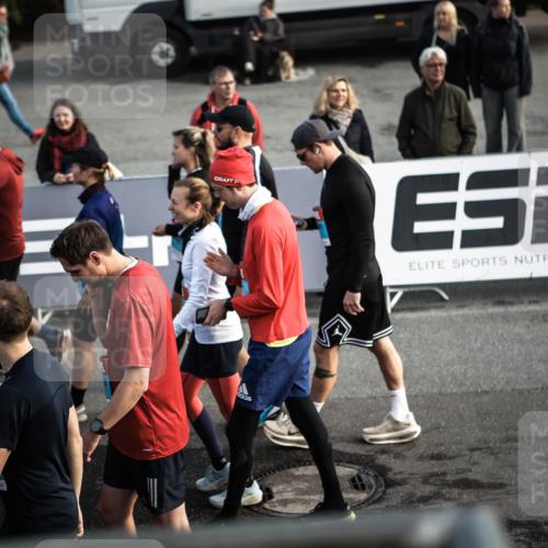 03.10.2026 - Köhlbrandbrückenlauf H.Heesch http://msf.ph/oto/10658943 03.10.2026 09:03:01 Ziel  meine-sportfotos.de