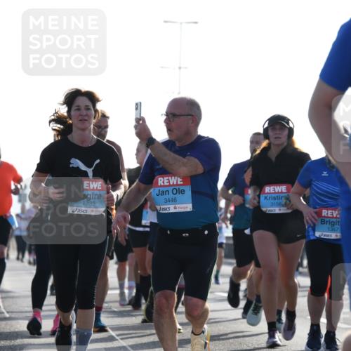 03.10.2026 - Köhlbrandbrückenlauf LenaG. http://msf.ph/oto/10658948 03.10.2026 09:32:33 Position 1 1333, 3446, 3156, 1367, 3172 meine-sportfotos.de