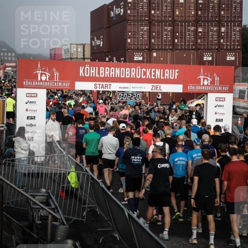 03.10.2026 - Köhlbrandbrückenlauf H.Heesch http://msf.ph/oto/10658950 03.10.2026 09:03:13 Ziel  meine-sportfotos.de