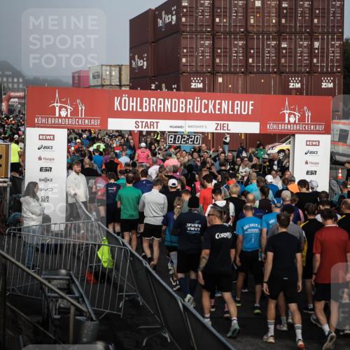 03.10.2026 - Köhlbrandbrückenlauf H.Heesch http://msf.ph/oto/10658951 03.10.2026 09:03:13 Ziel  meine-sportfotos.de