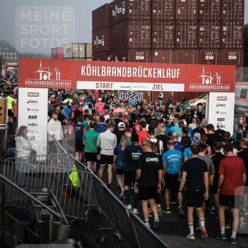 03.10.2026 - Köhlbrandbrückenlauf H.Heesch http://msf.ph/oto/10658952 03.10.2026 09:03:13 Ziel  meine-sportfotos.de